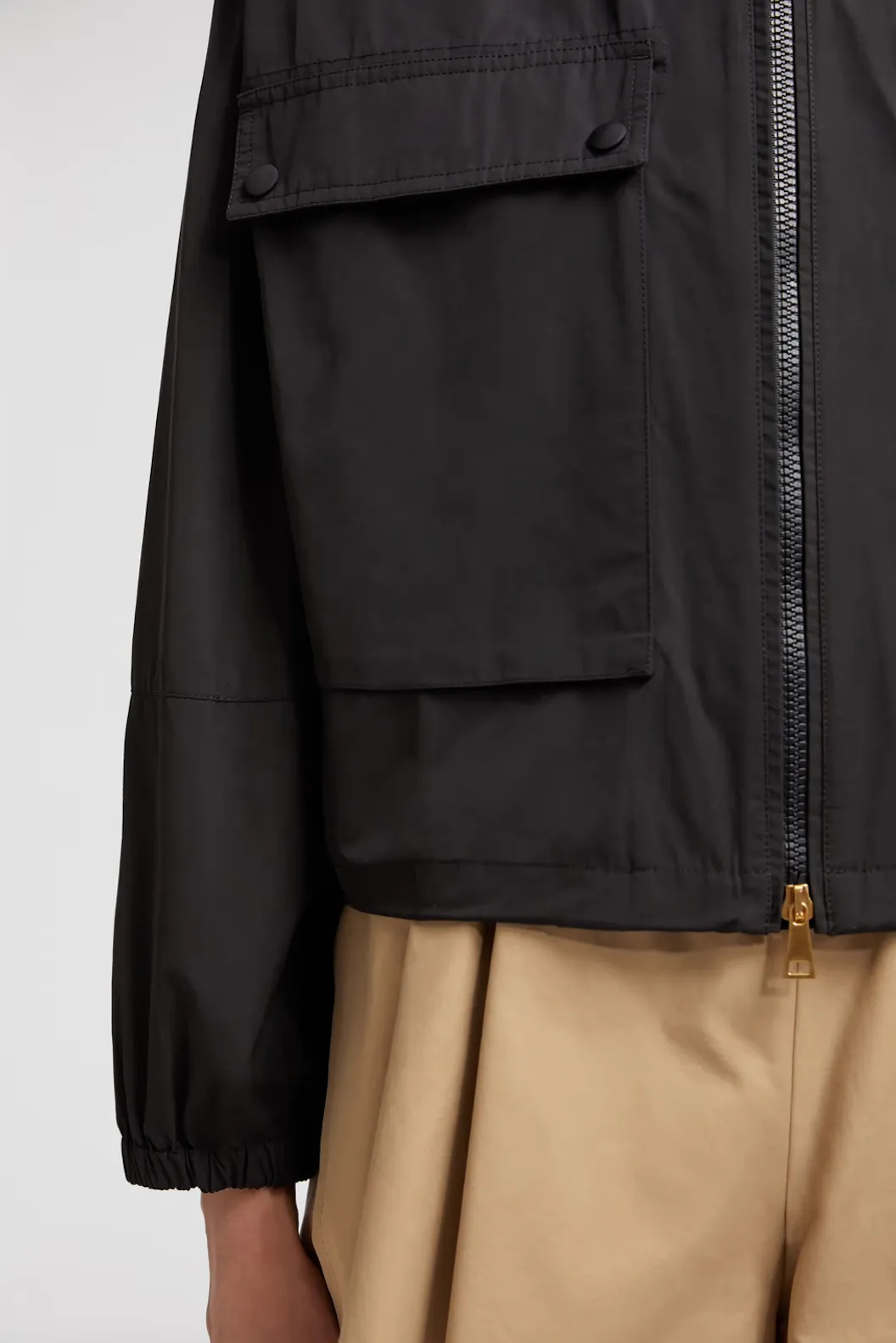 MONCLER SAUVAN SHORT HOODED PARKA BLACK